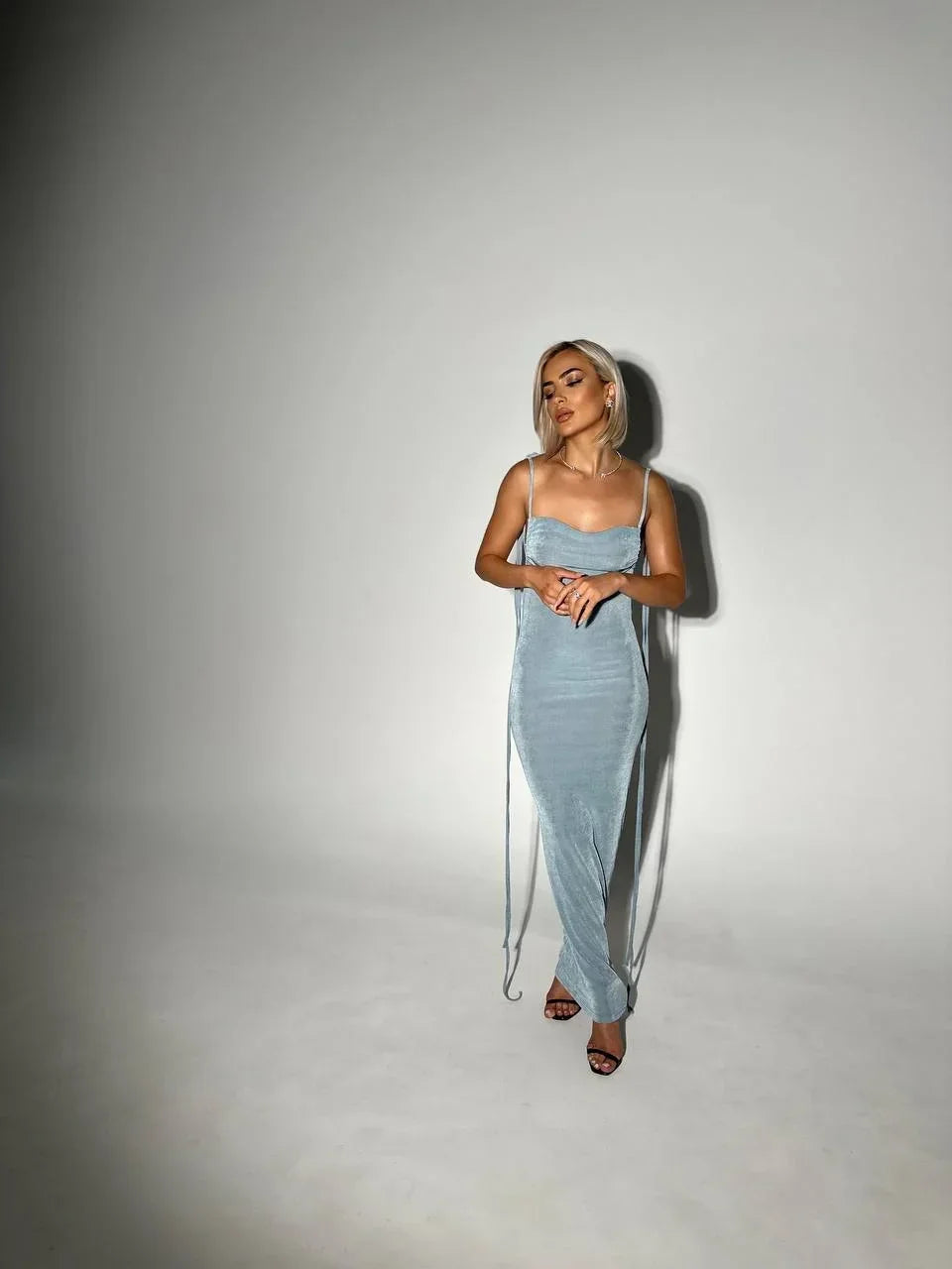 Women’s backless maxi dress in breathable fabric, featuring adjustable ties for a customizable fit and elegant floor-length…