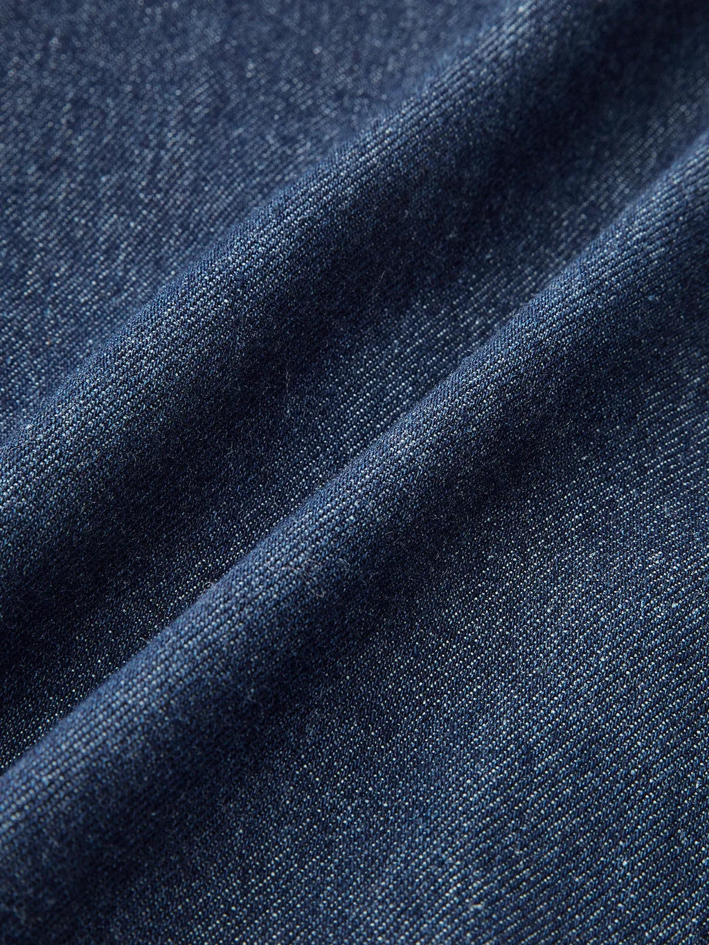 Women’s sleeveless dark blue button-down denim midi dress featuring a classic design with pockets and a flattering…