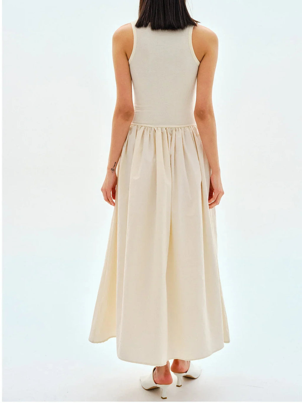 Women’s sleeveless jersey midi dress featuring a flowing skirt, made of soft cotton blend for comfort and casual style.