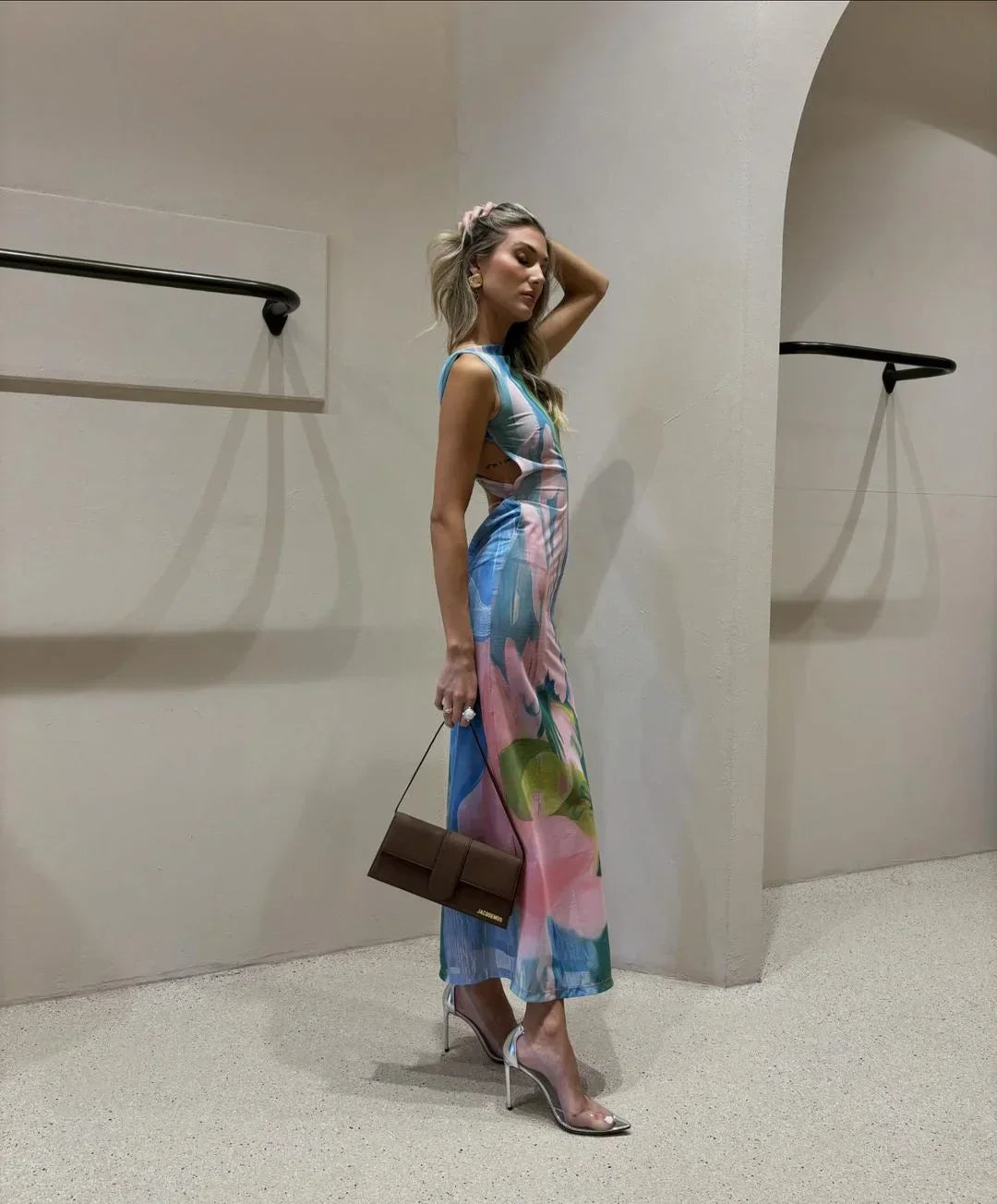 Women’s sleeveless maxi dress featuring a vibrant tropical print, made from lightweight fabric perfect for warm weather.