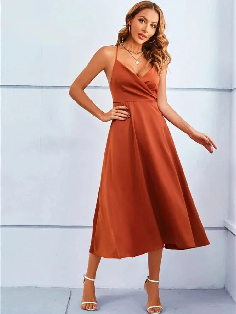 Women’s sleeveless midi dress made of soft silk, featuring adjustable straps for a customizable fit and a flowy silhouette.