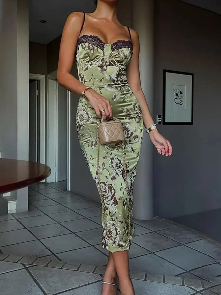 Alt text: Women’s strapless bodycon midi dress with a floral print, featuring a fitted design and soft stretch fabric for…